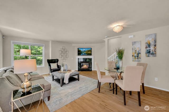 Property photo for 4720 Interlake Avenue N, Seattle photo 3
