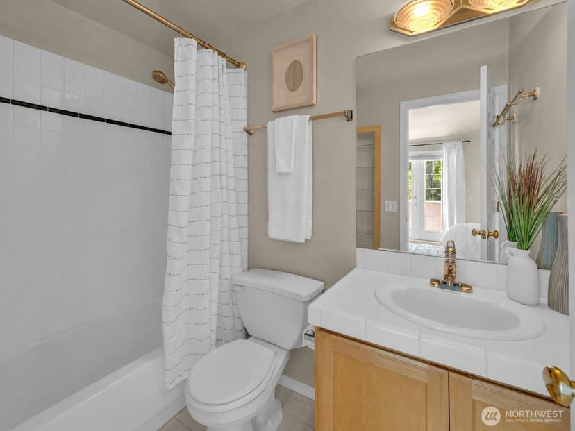 Property photo for 4720 Interlake Avenue N, Seattle photo 24