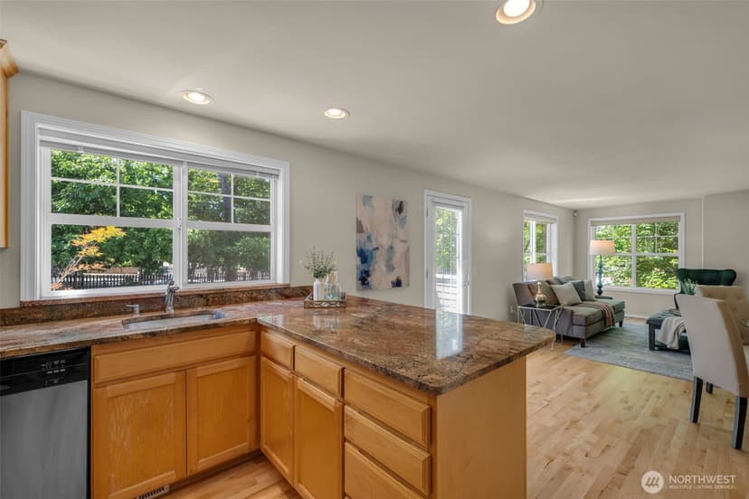Property photo for 4720 Interlake Avenue N, Seattle photo 15