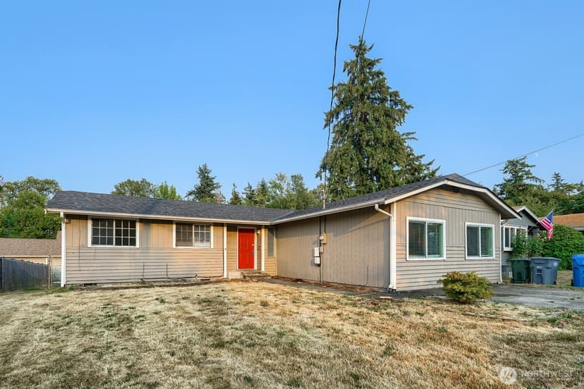 Property photo for 10311 D Street E, Tacoma photo 2