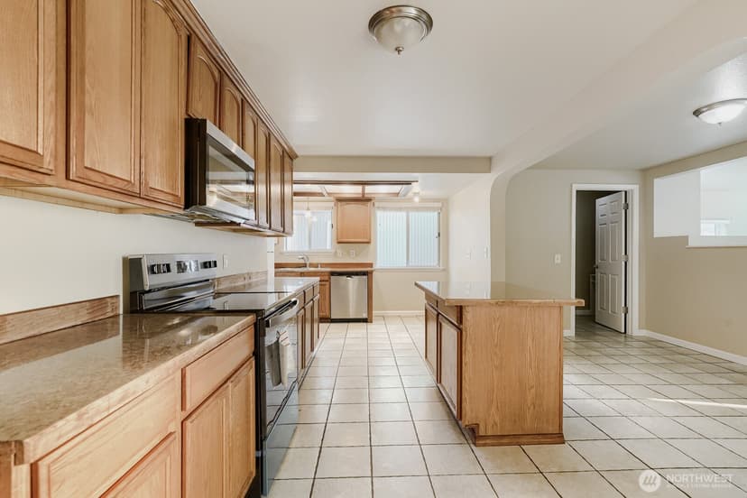 Property photo for 10311 D Street E, Tacoma photo 8