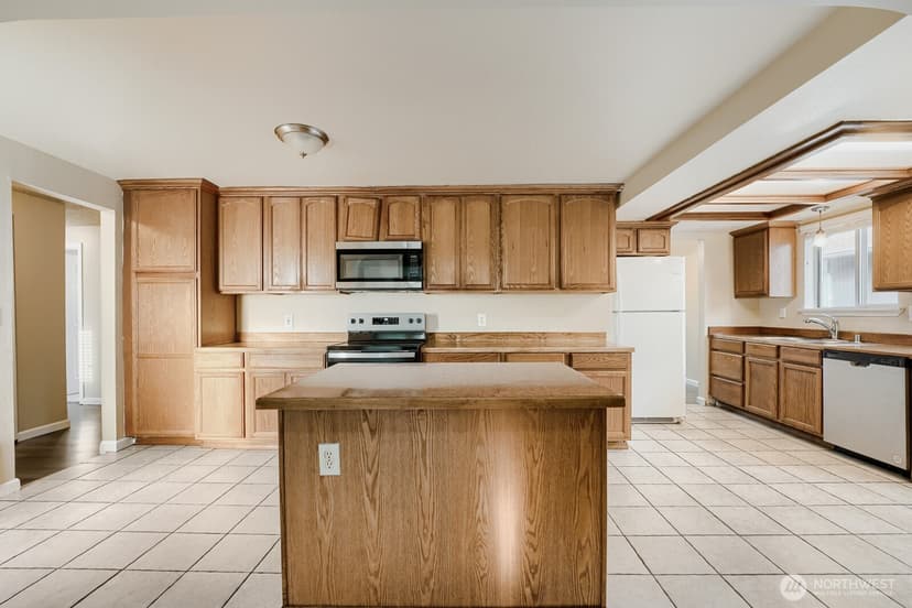 Property photo for 10311 D Street E, Tacoma photo 7