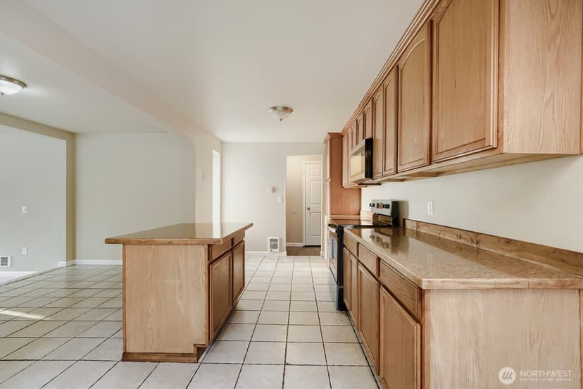 Property photo for 10311 D Street E, Tacoma photo 6
