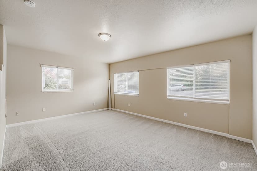 Property photo for 10311 D Street E, Tacoma photo 3