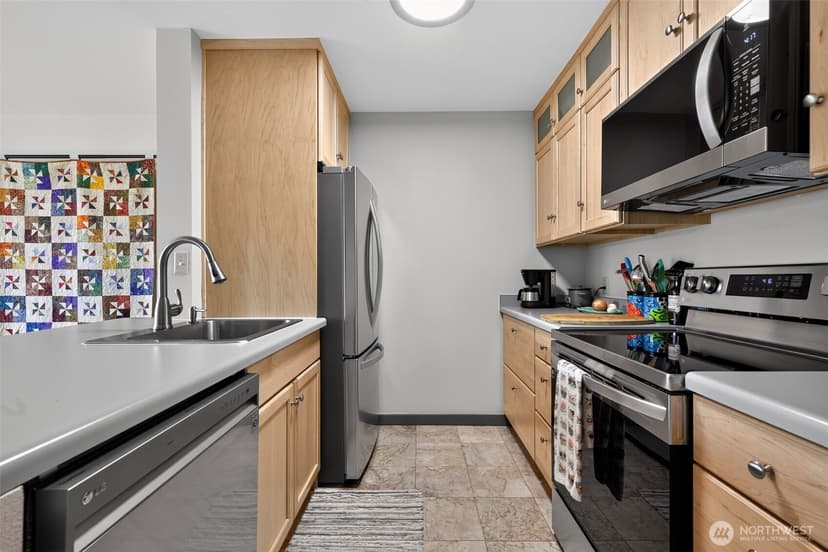Property photo for 2920 Alki Avenue SW #409, Seattle photo 5