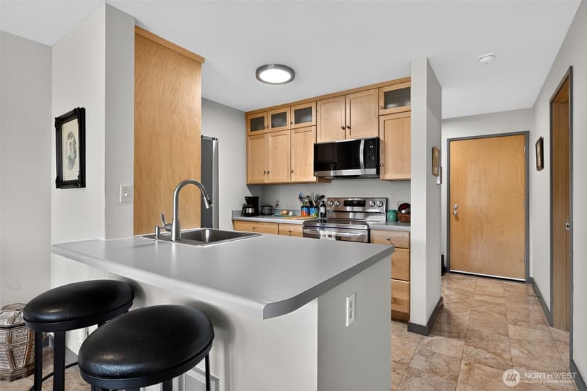 Property photo for 2920 Alki Avenue SW #409, Seattle photo 7
