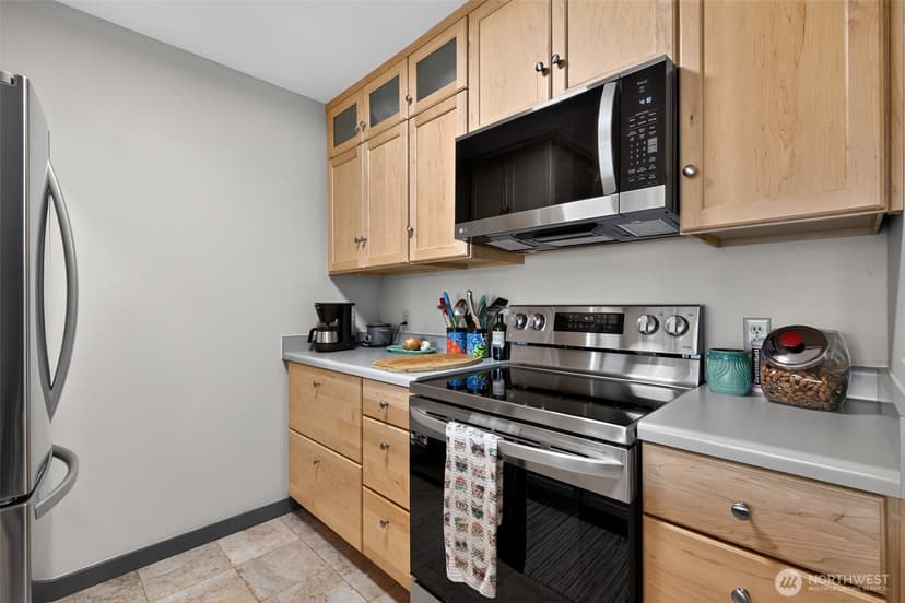 Property photo for 2920 Alki Avenue SW #409, Seattle photo 6