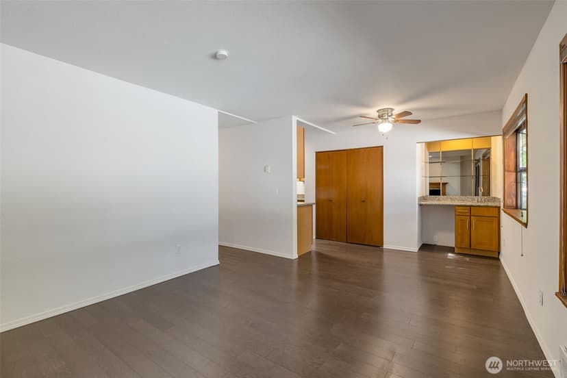 Property photo for 9512 1st Avenue NE #204, Seattle photo 6