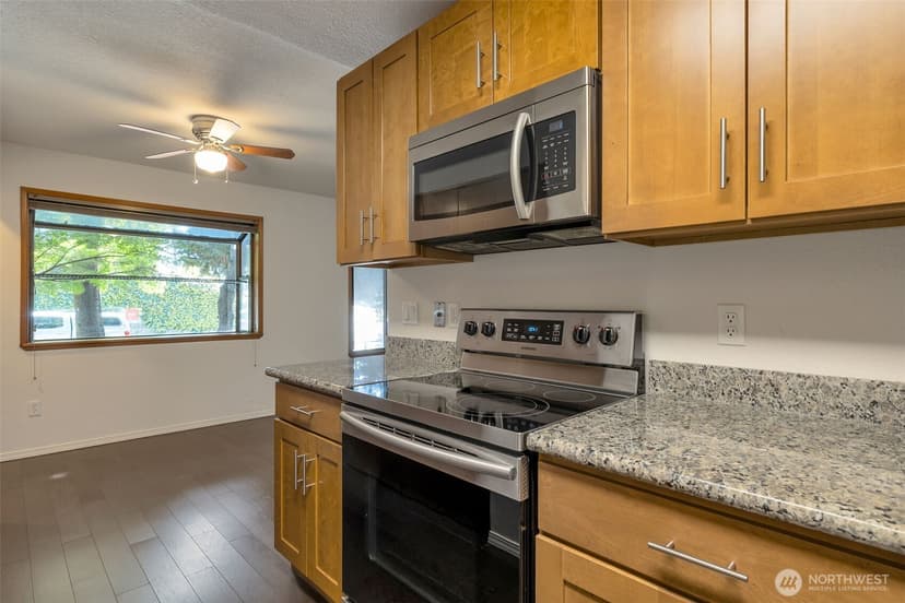 Property photo for 9512 1st Avenue NE #204, Seattle photo 7