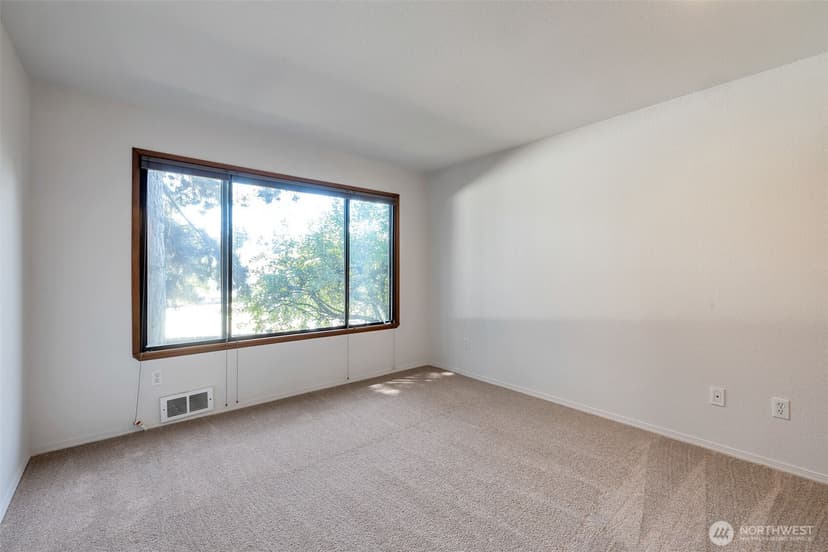 Property photo for 9512 1st Avenue NE #204, Seattle photo 13