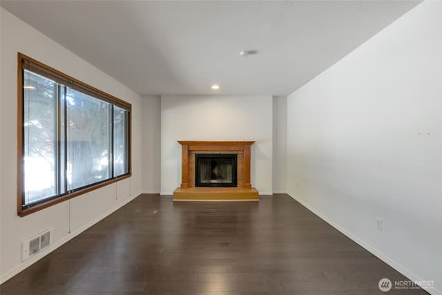 Property photo for 9512 1st Avenue NE #204, Seattle photo 4