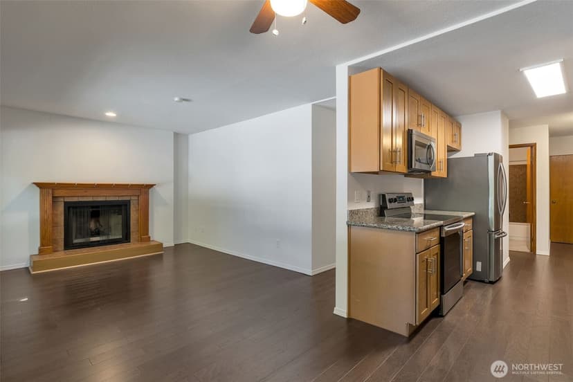 Property photo for 9512 1st Avenue NE #204, Seattle photo 5