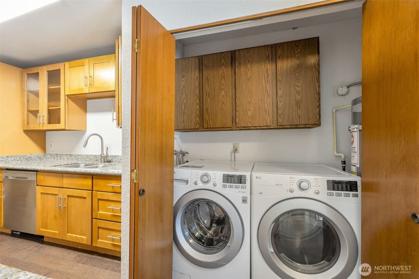 Property photo for 9512 1st Avenue NE #204, Seattle photo 9
