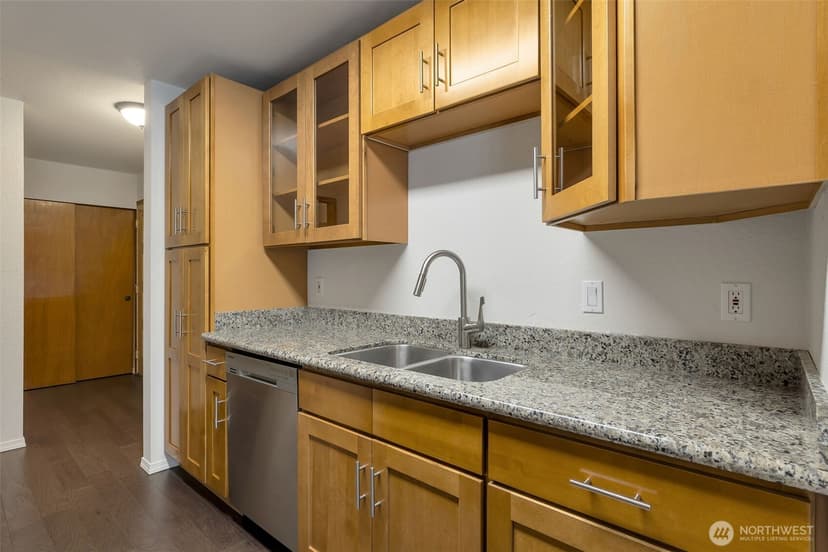 Property photo for 9512 1st Avenue NE #204, Seattle photo 8