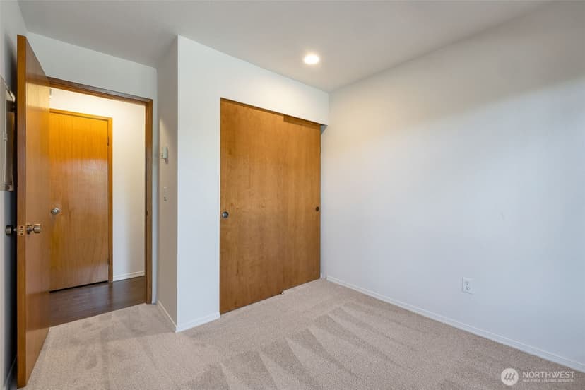 Property photo for 9512 1st Avenue NE #204, Seattle photo 11