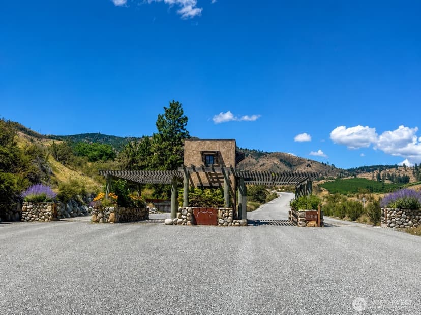Property photo for 202 Bandera Way, Chelan photo 2