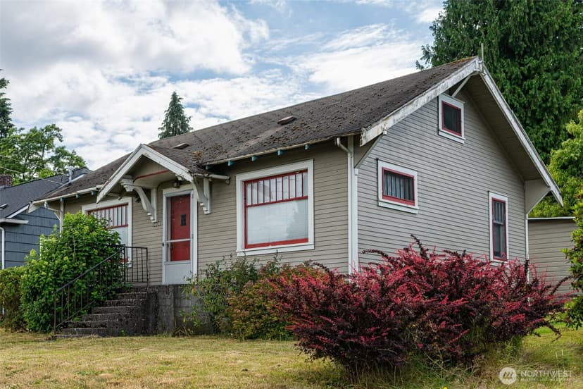 Property photo for 5806 Commercial Avenue, Everett
