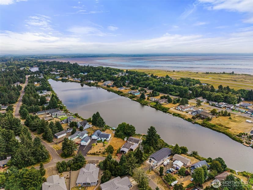 Property photo for 526 Sunset Avenue NE, Ocean Shores photo 38