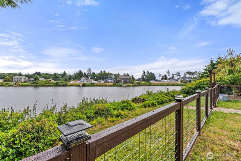 Property photo for 526 Sunset Avenue NE, Ocean Shores photo 29