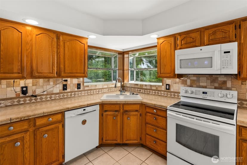 Property photo for 526 Sunset Avenue NE, Ocean Shores photo 11