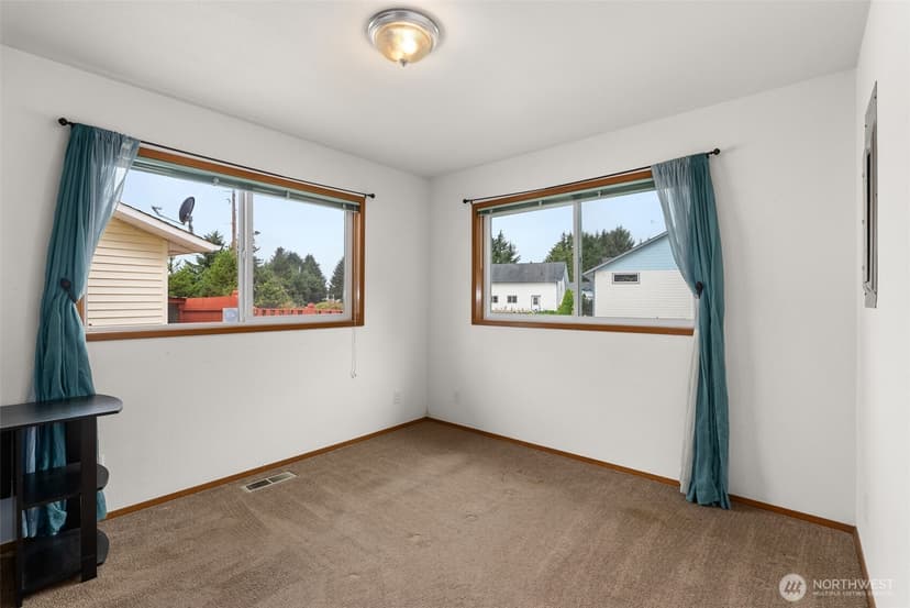 Property photo for 526 Sunset Avenue NE, Ocean Shores photo 19