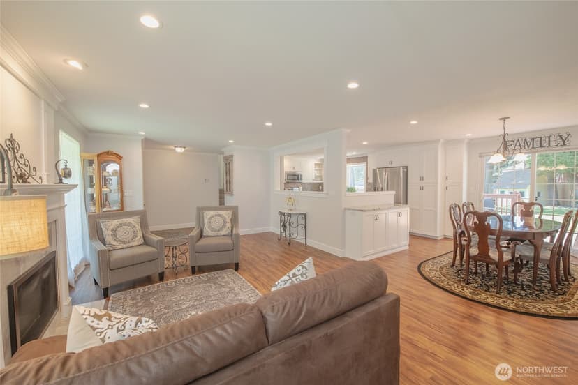 Property photo for 7610 95th Avenue SW, Lakewood photo 8
