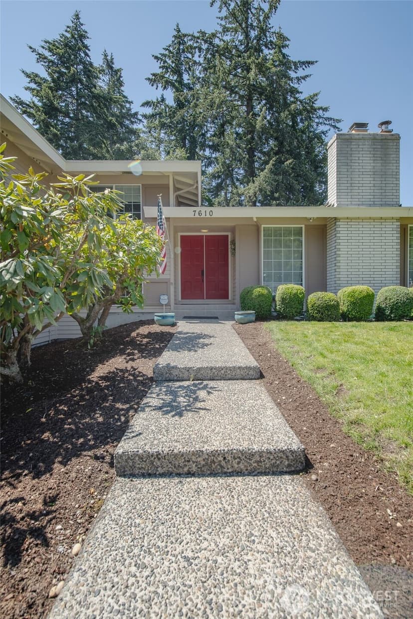 Property photo for 7610 95th Avenue SW, Lakewood photo 4
