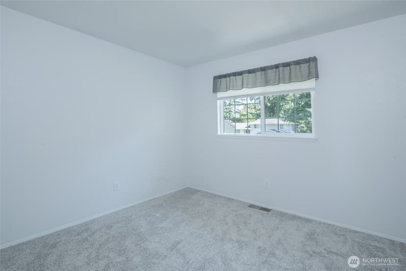 Property photo for 7610 95th Avenue SW, Lakewood photo 21
