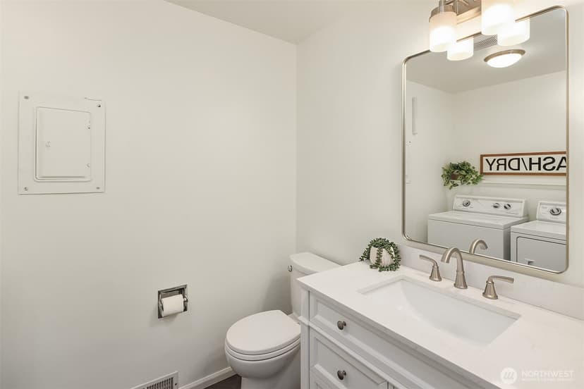 Property photo for 7061 NE 137th Street, Kirkland photo 17