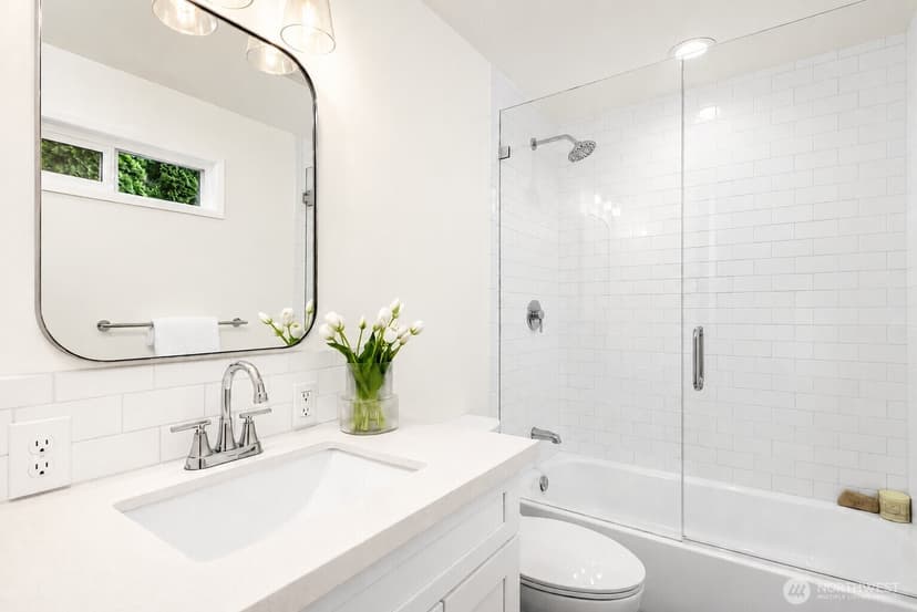 Property photo for 7061 NE 137th Street, Kirkland photo 12