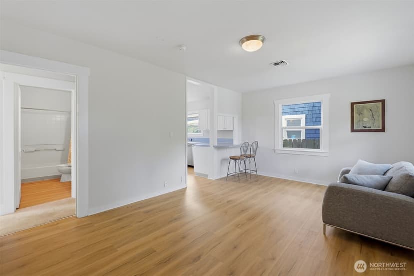 Property photo for 1010 N Pine Street, Tacoma photo 6