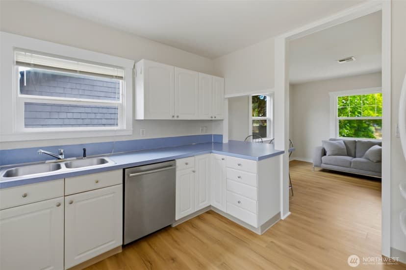 Property photo for 1010 N Pine Street, Tacoma photo 11