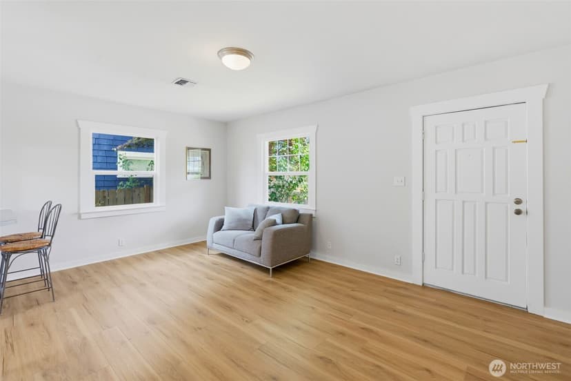 Property photo for 1010 N Pine Street, Tacoma photo 9