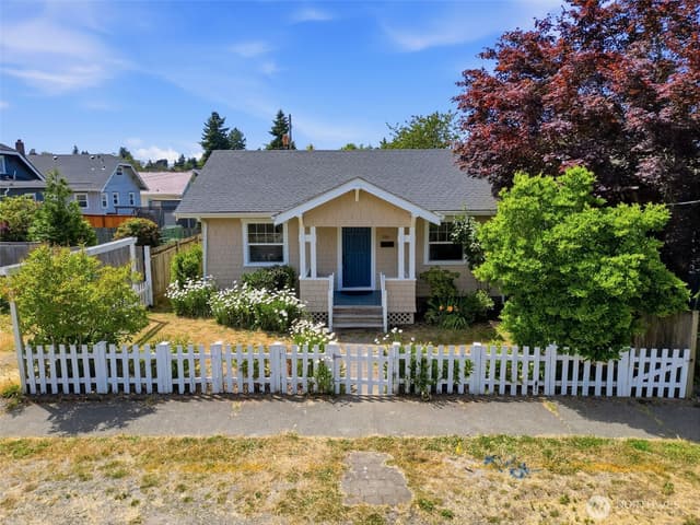 Property photo for 1010 N Pine Street, Tacoma photo 2