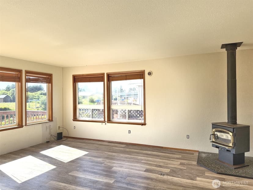 Property photo for 725 Wawona Avenue SW, Ocean Shores photo 6