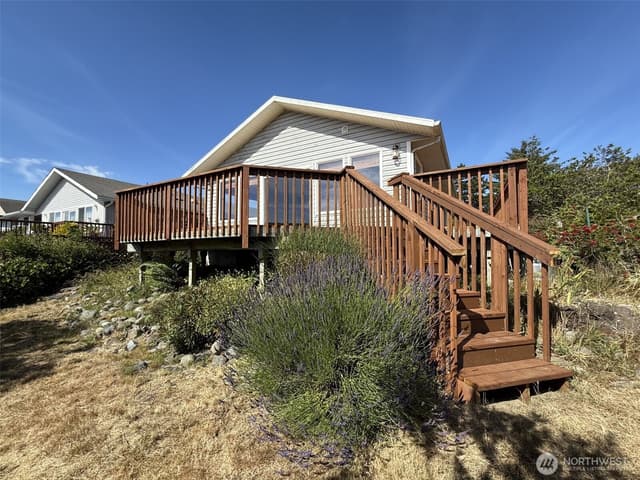 Property photo for 725 Wawona Avenue SW, Ocean Shores photo 2