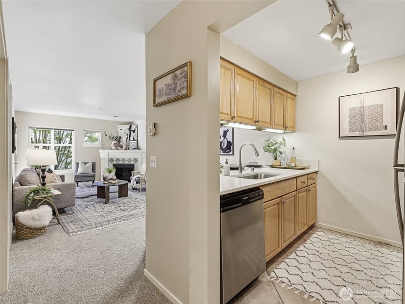 Property photo for 12345 Roosevelt Way NE #310, Seattle photo 22