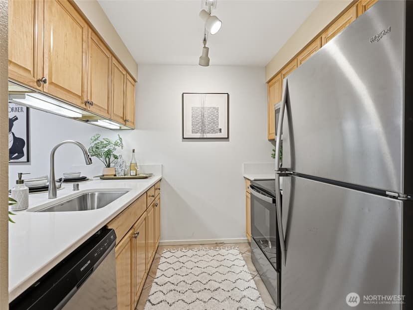 Property photo for 12345 Roosevelt Way NE #310, Seattle photo 18