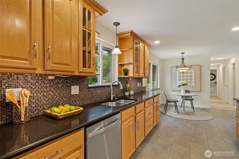 Property photo for 1011 Carol Way, Edmonds photo 15