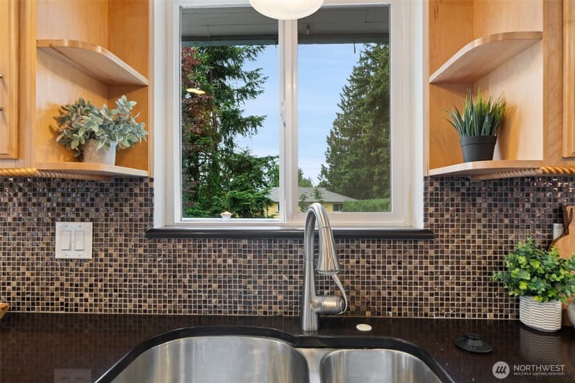 Property photo for 1011 Carol Way, Edmonds photo 17
