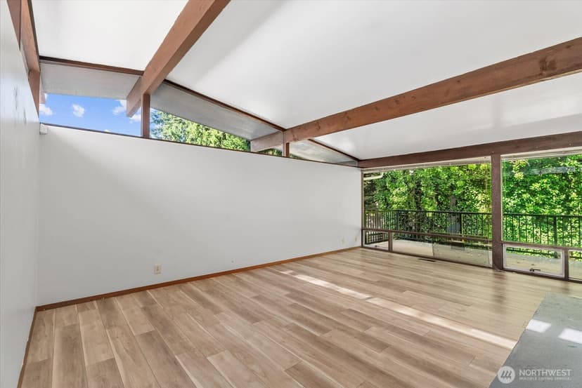 Property photo for 131 109th Avenue SE, Bellevue photo 7