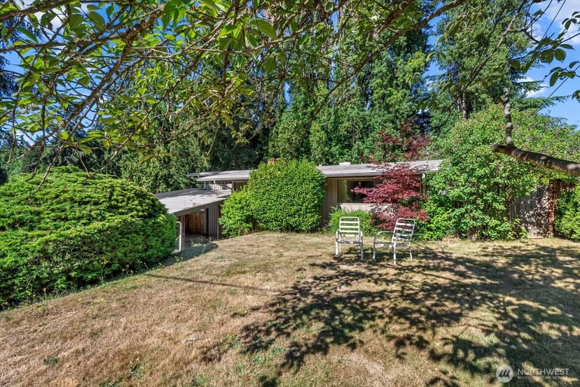 Property photo for 131 109th Avenue SE, Bellevue photo 2