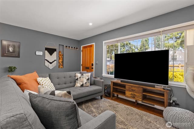 Property photo for 3701 SW Henderson Street, Seattle photo 5