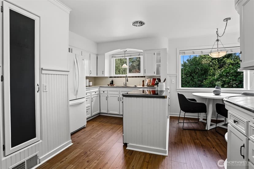 Property photo for 4711 Colby Avenue, Everett photo 6