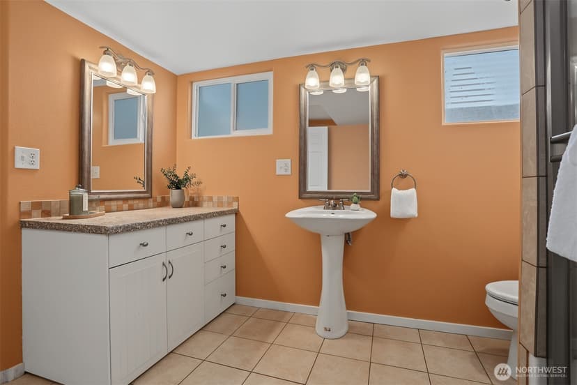 Property photo for 4711 Colby Avenue, Everett photo 24