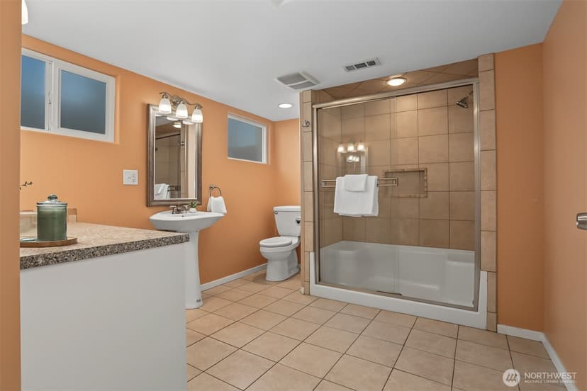 Property photo for 4711 Colby Avenue, Everett photo 23