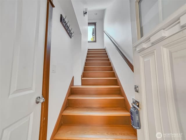 Property photo for 4516 Dayton Avenue N, Seattle photo 2