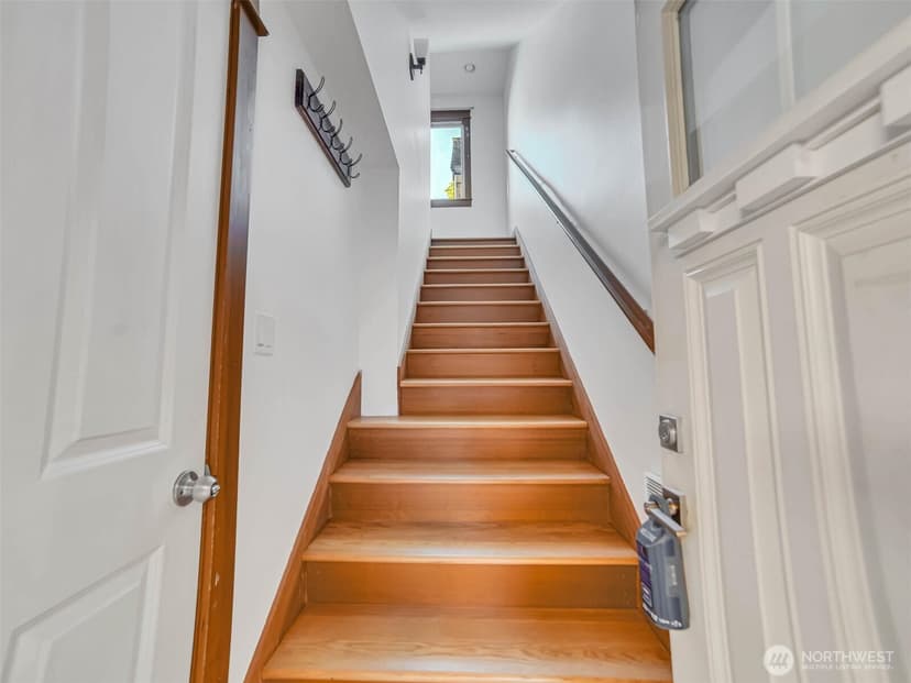 Property photo for 4516 Dayton Avenue N, Seattle photo 2