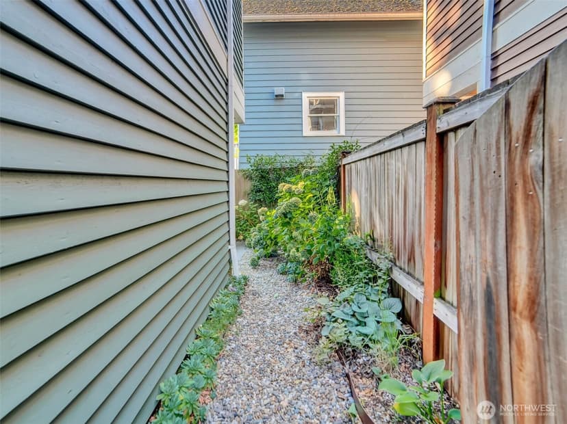 Property photo for 4516 Dayton Avenue N, Seattle photo 16