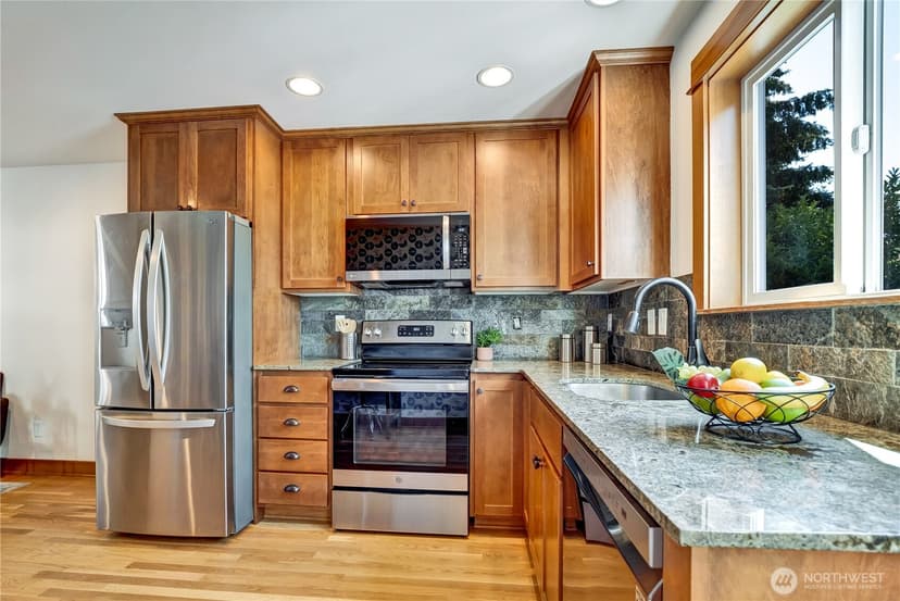 Property photo for 4516 Dayton Avenue N, Seattle photo 3